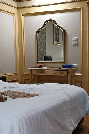 Sissy Slut Michelle Morning Wake-up in Bangkok Hotel and Web Show