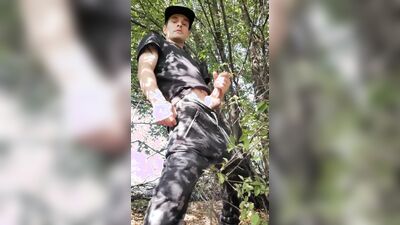 Almost caught by the train New outdoor jerk off video