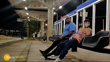 Mamei o motorista na espera do &ocirc_nibus