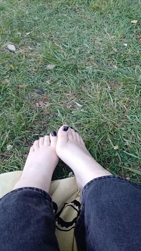 🍃plaing on the grass with my feet🍃
