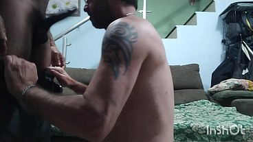 Dando gostoso para o carioca. A namorada ligando e ele metendo gostoso.