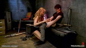 ”Mature t-girl fucks man from band”