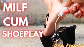 MILF SHOEPLAY AND CUM UNAWARE - FULL STORY