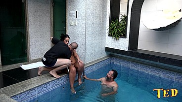 Na casa do Ted sempre tem uma gostosa e os amigos fico sempre indo fuder - Stella Smeets - Samuray Farias