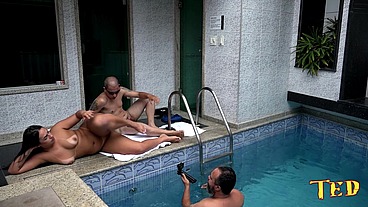 Na casa do Ted sempre tem uma gostosa e os amigos fico sempre indo fuder - Stella Smeets - Samuray Farias