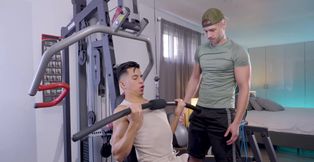 Muscular hunk hotties CRUSHING IT together