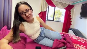 Viendo una pel&iacute_cula y me sorprende con una mamada. Terminamos Follando