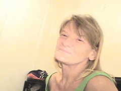 Blonde mature hooker flashes her saggy boobs and blows a thick shaft