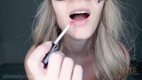 Braces enthusiast Joi enjoys tongue play with her lover