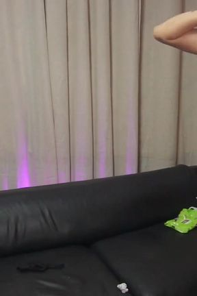 Fucking on the Couch: My Pussy Squirts While Riding Me