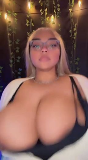 Iris Black - 22-year-old plus size beauty shows off her curves in