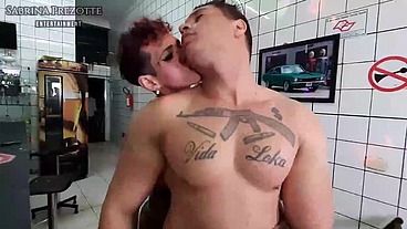 THE WAITER, O Garçom... quem nunca sonhou em fuder em um bar? nessa nova historinha Sabrina Prezotte fode deliciosamente O Garçom Derick em seu local de trabalho, dando uma deliciosa gor