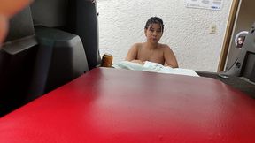 se&ntilde;ora mayor con gran culo es una puta le gustan jovenes.