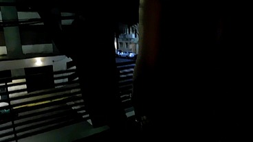 Z B 33 LA VECINA ME PAGA PARA FILMARLA MIENTRAS SE LA CHUPA AL HIJASTRO Y LE LLENA EL CULO DE LECHE