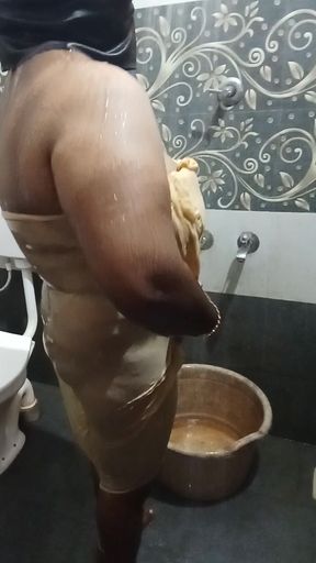 Indian anty bathroom bathing performance videos