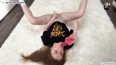 orgasm on a velvet carpet from a naked beauty