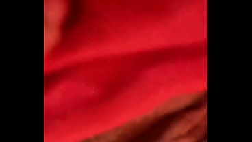 Latina se toca su rico co&ntilde_o mojado