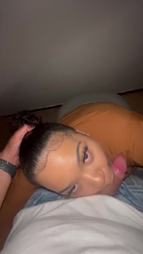 Thick milf gives homemade blowjob with eye contact