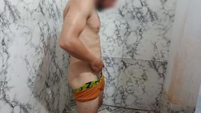 I Took a Lazy Man to My House, Offered Him a Shower and Then Gave His Cock a Great Blowjob