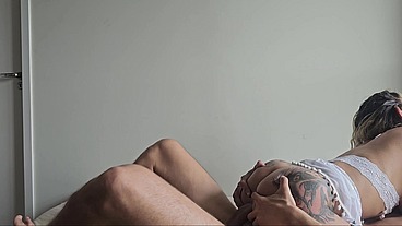 Fui ajudar minha vizinha lactante e ganhei buceta e leitinho de mãe como pagamento part final