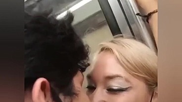 Rico arrimo en el metro si me encuentras no dudes en acercarte