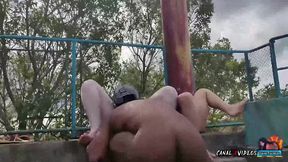 sentando no pau grosso e gemendo muito em um lugar abandonado - em cima do torboga - marcio baiano official e lorrany exotica