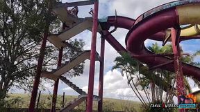 sentando no pau grosso e gemendo muito em um lugar abandonado - em cima do torboga - marcio baiano official e lorrany exotica