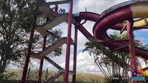 sentando no pau grosso e gemendo muito em um lugar abandonado - em cima do torboga - marcio baiano official e lorrany exotica