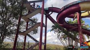 sentando no pau grosso e gemendo muito em um lugar abandonado - em cima do torboga - marcio baiano official e lorrany exotica