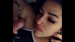 Su novio no contesta el celular y se mete otra polla en la boca