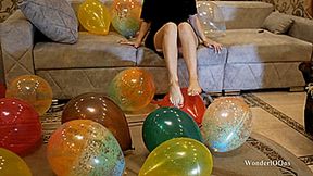 Emma popping barefeet Full HD