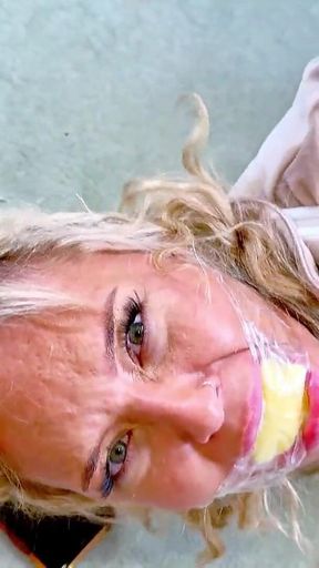 Renee on: Step Mom Tied, Toes Spread, Mouth Shut (4k)