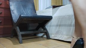 Great crushed legs of a mature woman using needle cutels (1)