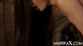 mariskax luna truelove dicked down in the barn