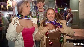 Mardi Gras Bourbon Street New Orleans - SpringbreakLife