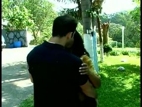 Curvy brown-skinned shemale Juliana Paiva wraps her lips and rides hard white pole outdoors