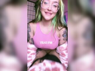 En pyjama avant d’aller au lit je m’enfile un Bad dragon