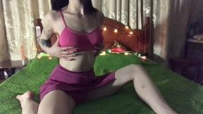 Cute girl plays with her wet pussy while exploring her big ass and juicy butt.