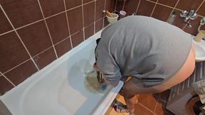 Horny Husband Caught His Wife Washing Her Hair in the Bathroom and Fucked Her