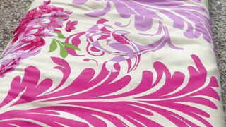 Travesti gay masturbándose