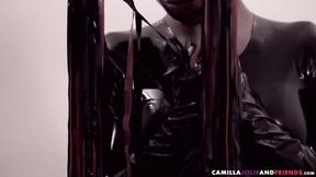 ”Ebony tbabe in latex”