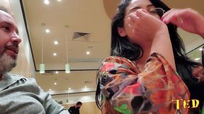 ela nao aguentou e fez um boquete dentro do mcdonald s - japa do bundao