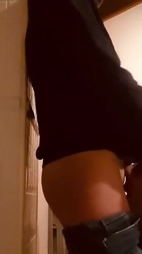 Horny Wife Eating Pussy in Kitchen, Horny, Against the Column I Put Him on His Knees to Suck Pussy