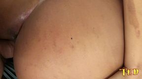 arrebentando o rabo da japa e gozando dentro da buceta - alice chilena