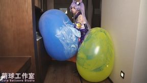 4 Weather Balloons – Paired Inflation Until the Final Burst at the Entryway [ 4K ]