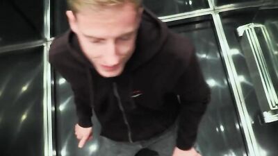 Desperate Guy Loses His Keys But Luckily He Meets A Man Who Offers A Ride In Exchange With His Tight Ass - BIGSTR