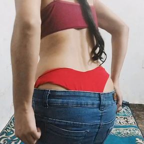 Bhabhi ji Red colour ka chaddi pahni hui hai