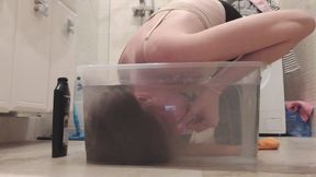 Washes her hair in a large transparent container! MP4
