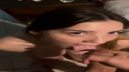 Safadas levando gozada