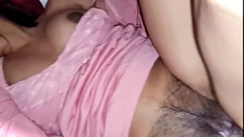 inquilina infiel me deja entrar a su cuarto para revisarle el co&ntilde_o